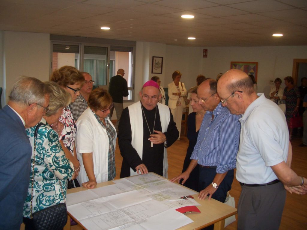obispo1 1 1024x768 - La Residencia de Caritas Interparroquial de Burriana inaugura nuevas instalaciones con una visita del El Obispo de Segorbe-Castellón